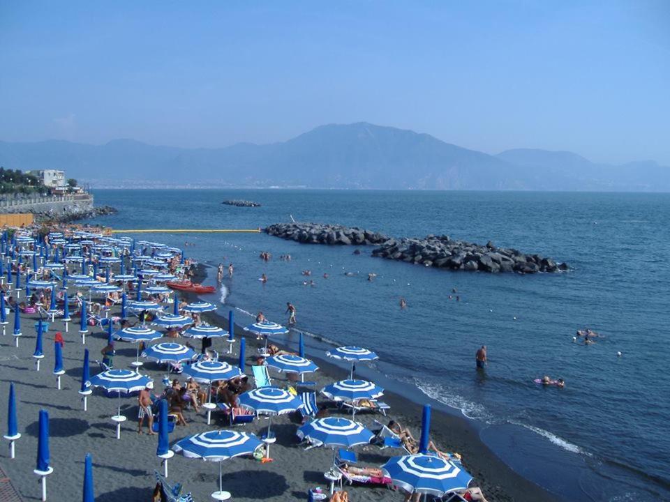Casa Nick Apartment Torre del Greco Luaran gambar